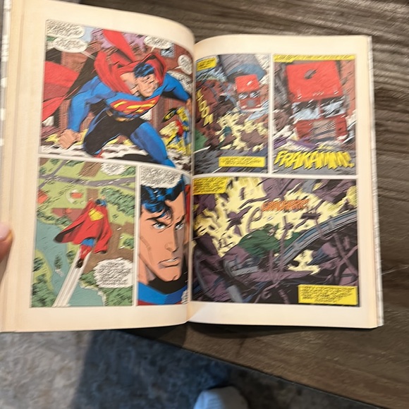 The Death of Superman 1993 DC Comics 1st Printing - Picture 10 of 13